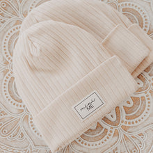 Lade das Bild in den Galerie-Viewer, Baby Beanie | beige mit Label
